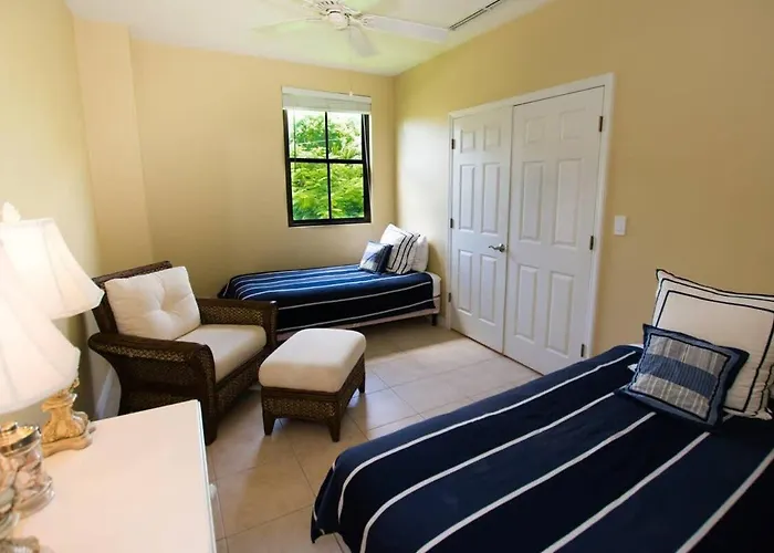 Picturesque With Spectacular Ocean Views & Club Access Coco