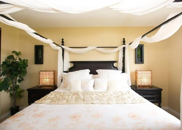 Picturesque With Spectacular Ocean Views & Club Access Coco
