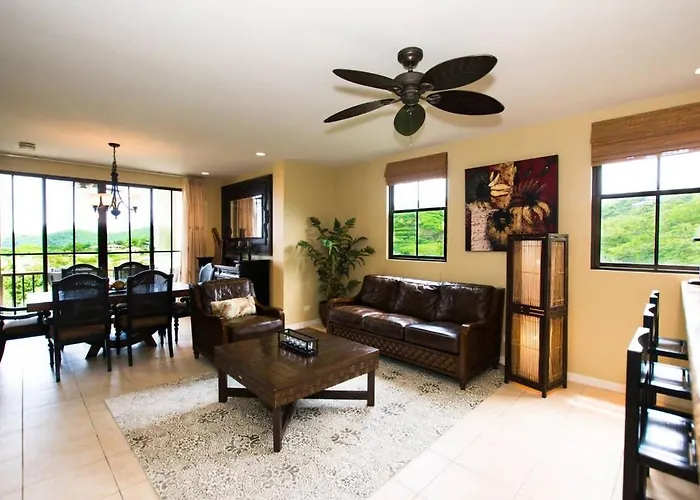 Сasa de vacaciones Picturesque With Spectacular Ocean Views & Club Access Coco