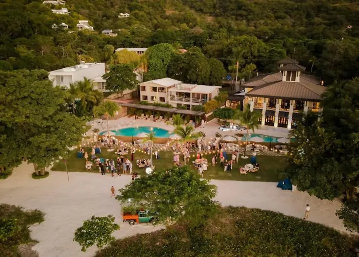 Picturesque With Spectacular Ocean Views & Club Access Coco