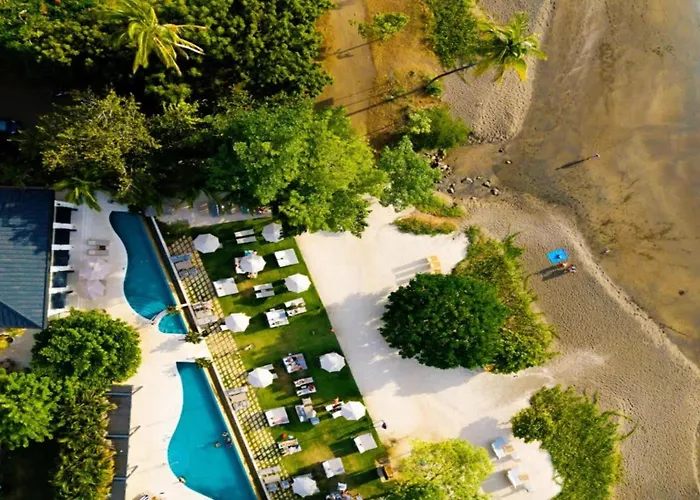 Picturesque With Spectacular Ocean Views & Club Access Coco
